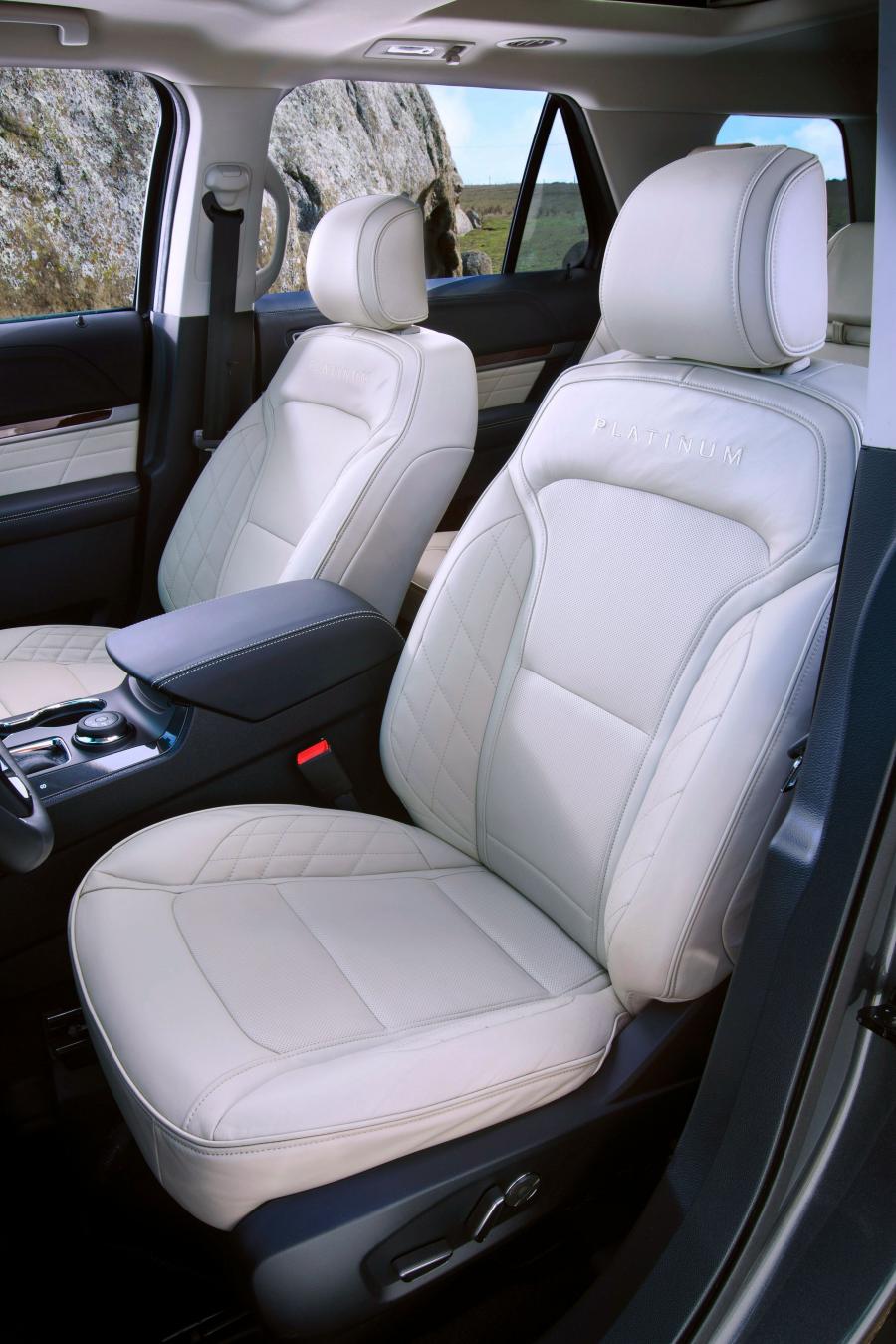  Ford Explorer Platinum 2015 года  (фото 27 из 33)